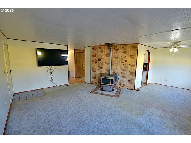 569 S 51ST Pl, Springfield, OR 97478