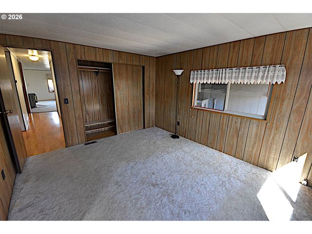 569 S 51ST Pl, Springfield, OR 97478