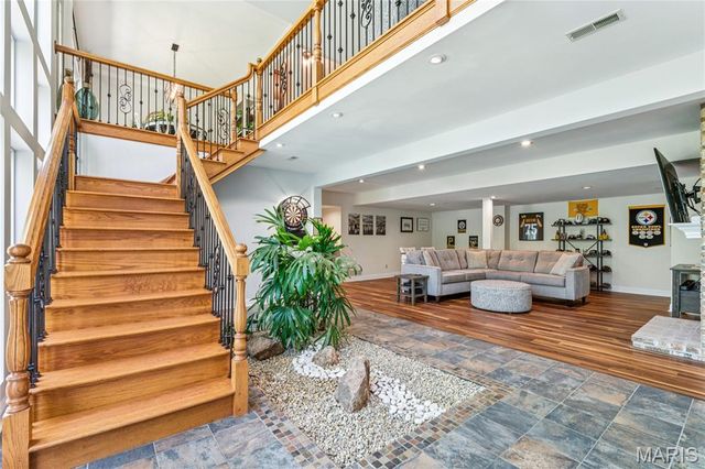 211 Cobblefield Court, Ballwin, MO 63011
