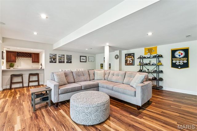 211 Cobblefield Court, Ballwin, MO 63011