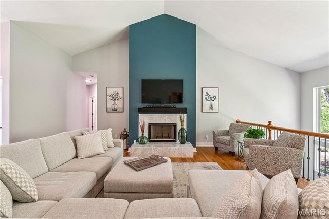 211 Cobblefield Court, Ballwin, MO 63011