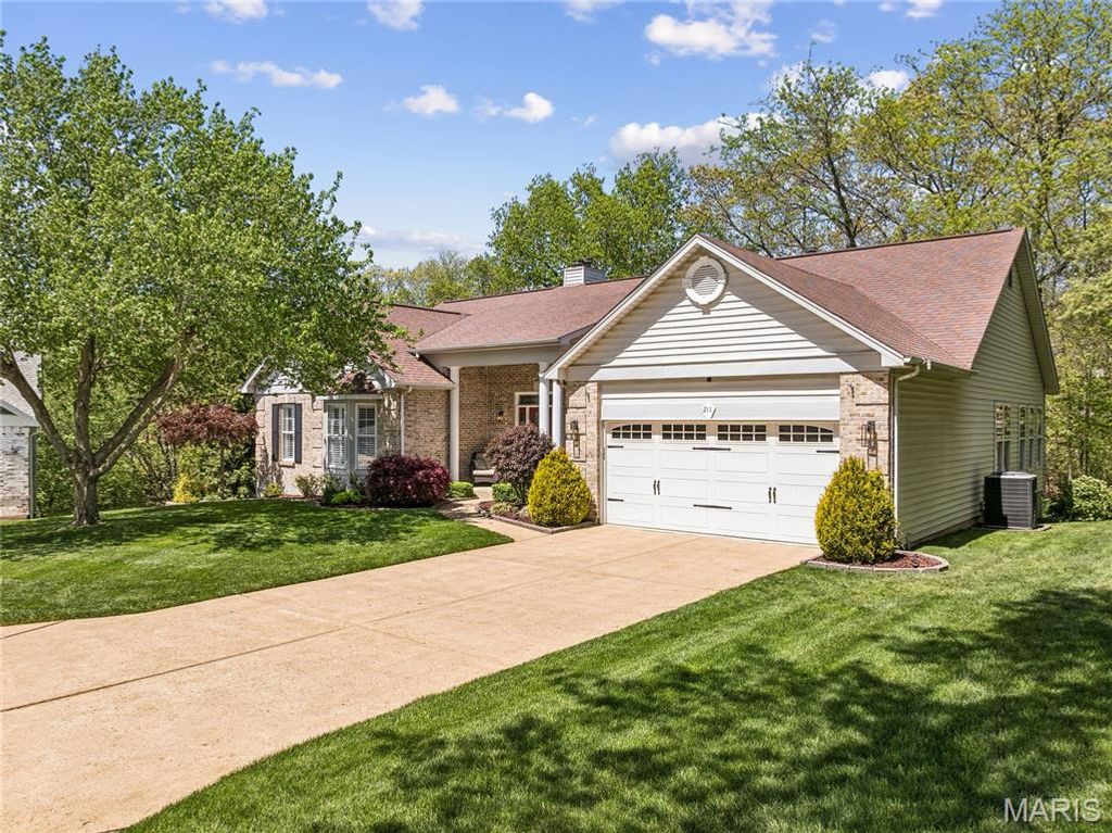 211 Cobblefield Court, Ballwin, MO 63011