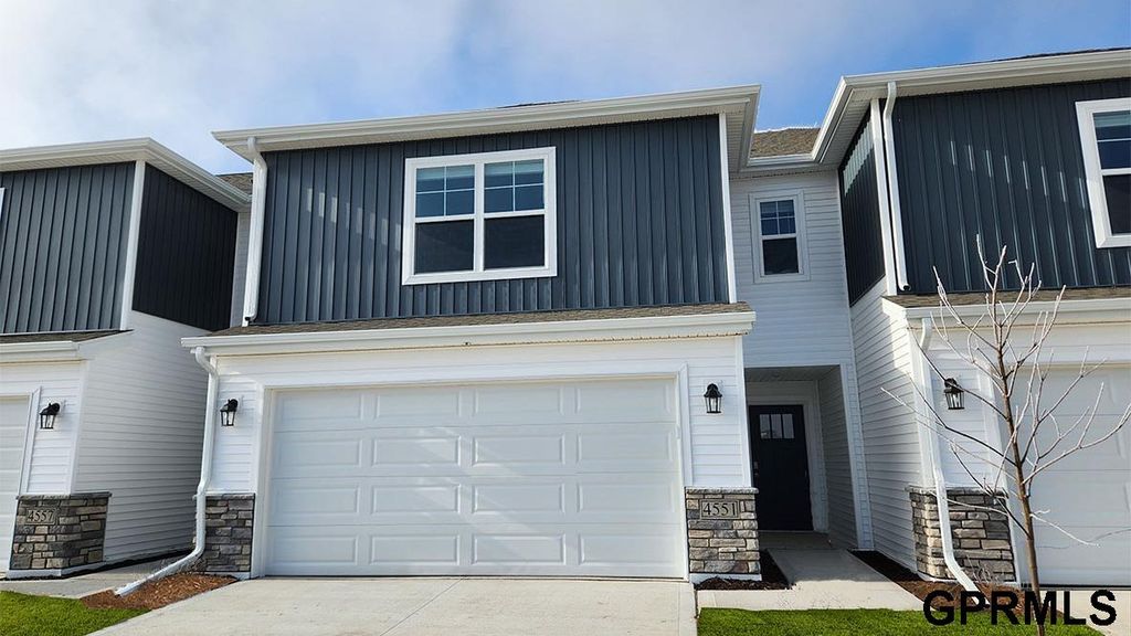 7303 S 204th Avenue, Gretna, NE 68028