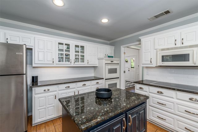 3209 Gary Drive, Plano, TX 75023
