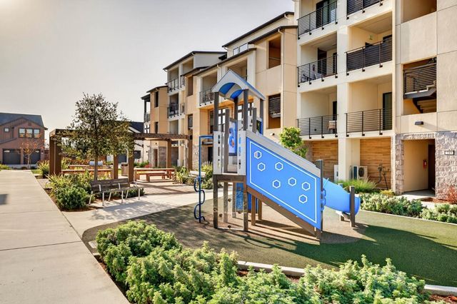 220 Waters Park Circle 304, San Mateo, CA 94403