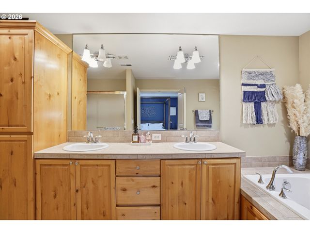 16262 Sw COOPER Ln, Tigard, OR 97224