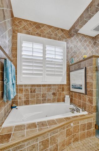 9946 Coronado Lake Drive, Boynton Beach, FL 33437