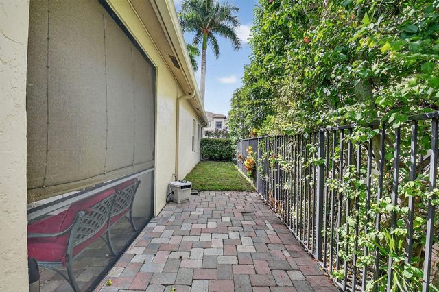 9946 Coronado Lake Drive, Boynton Beach, FL 33437