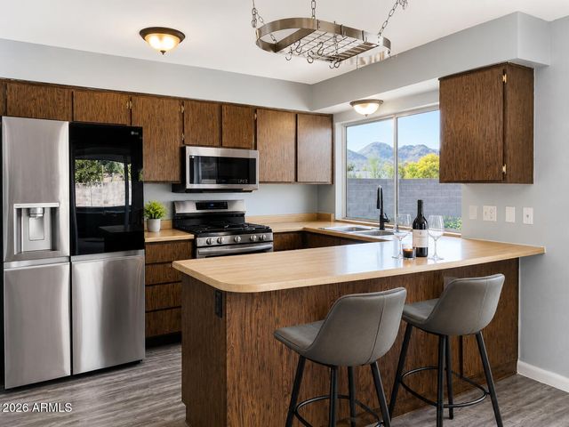 2031 E VISTA Drive, Phoenix, AZ 85022