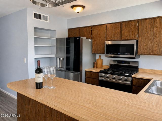 2031 E VISTA Drive, Phoenix, AZ 85022