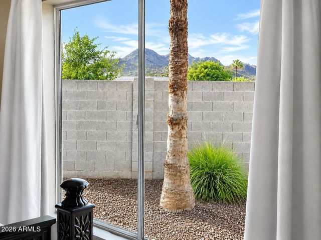 2031 E VISTA Drive, Phoenix, AZ 85022