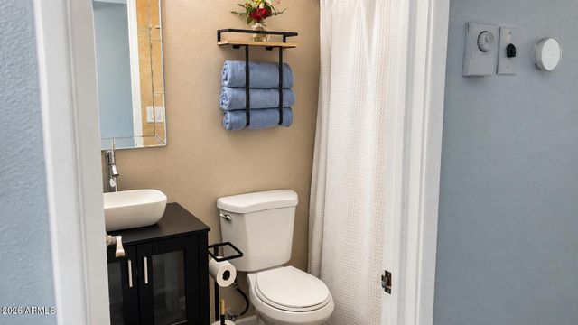 2031 E VISTA Drive, Phoenix, AZ 85022