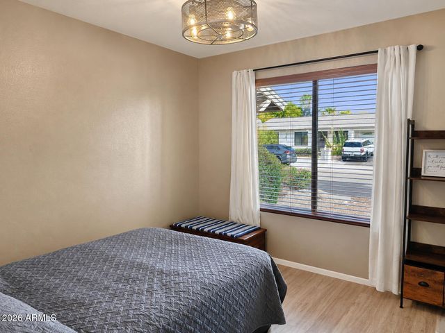 2031 E VISTA Drive, Phoenix, AZ 85022