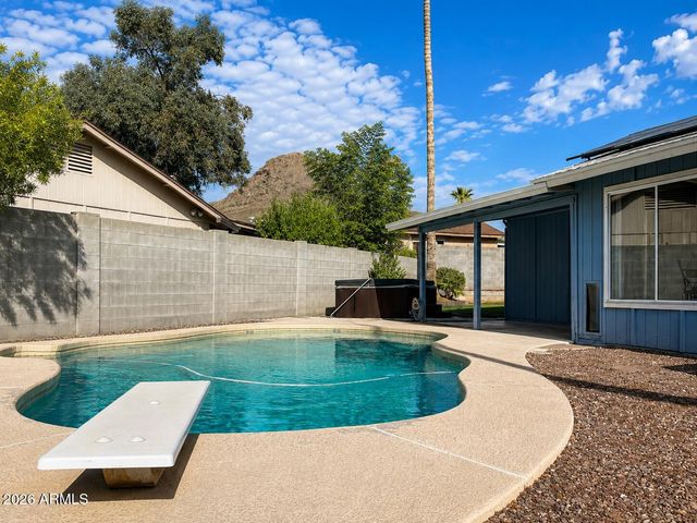 2031 E VISTA Drive, Phoenix, AZ 85022