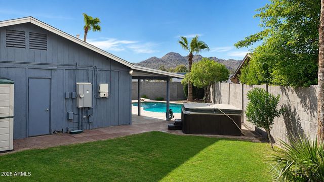 2031 E VISTA Drive, Phoenix, AZ 85022