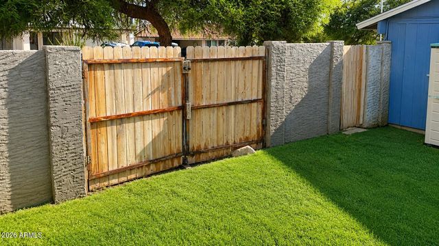 2031 E VISTA Drive, Phoenix, AZ 85022