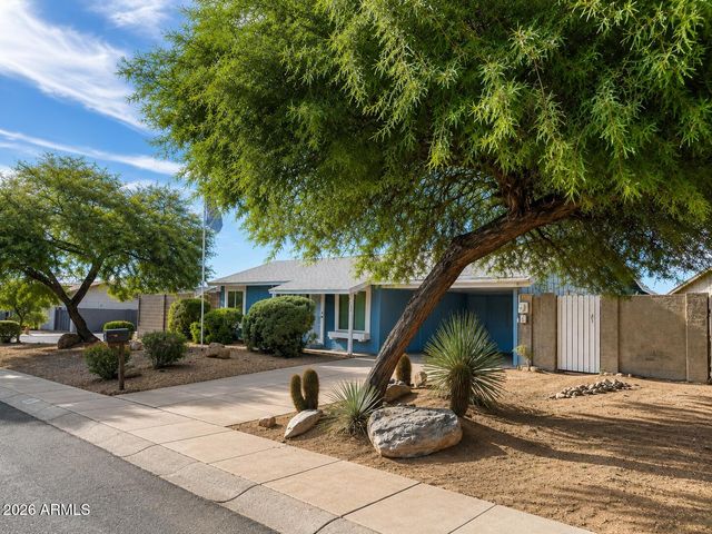 2031 E VISTA Drive, Phoenix, AZ 85022