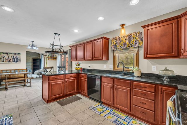 5593 S County Road 400 W, Coatesville, IN 46121