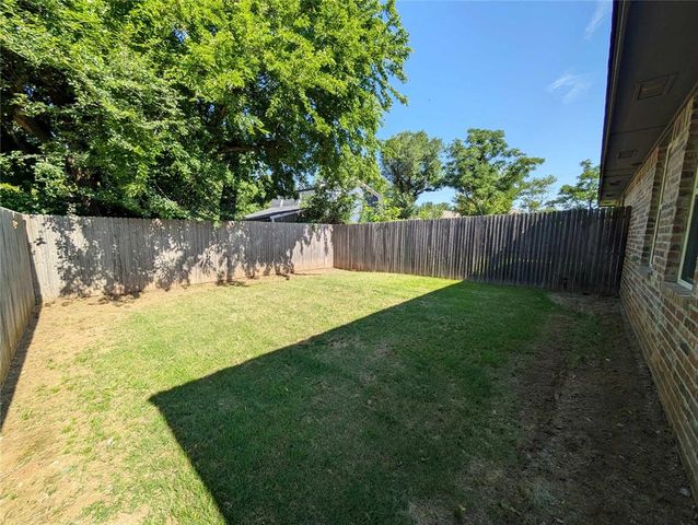 425 Chalk Hill Court, Edmond, OK 73003