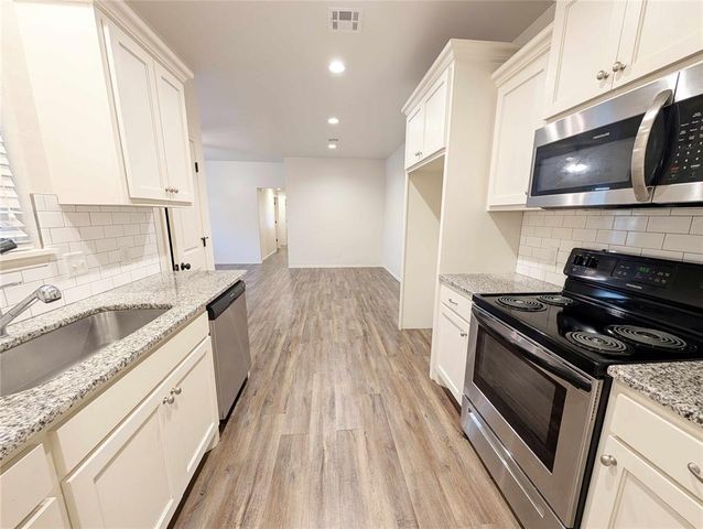 425 Chalk Hill Court, Edmond, OK 73003