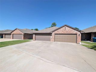 425 Chalk Hill Court, Edmond, OK 73003