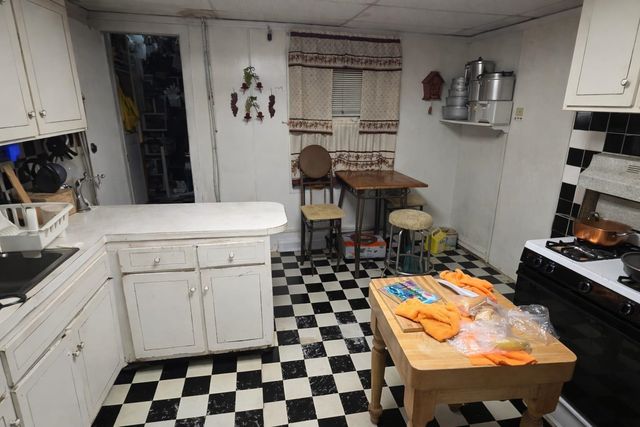 12 BOYD AVE, Jc, West Bergen, NJ 07304