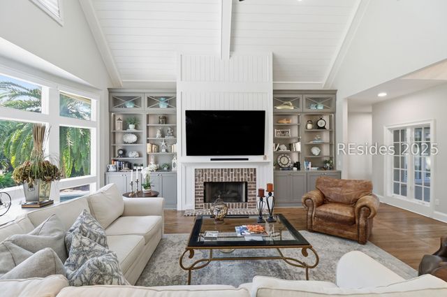 16 Combahee Rd, Hilton Head Island, SC 29928