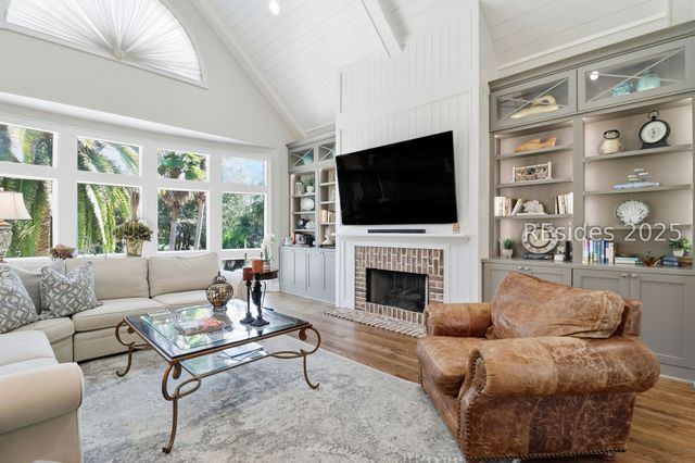 16 Combahee Rd, Hilton Head Island, SC 29928