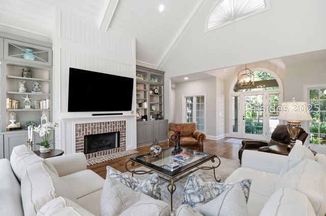 16 Combahee Rd, Hilton Head Island, SC 29928