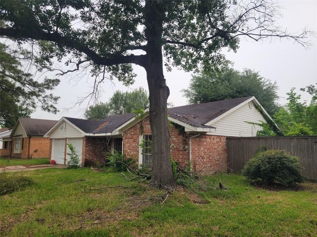 13827 Lantern Lane, Houston, TX 77015