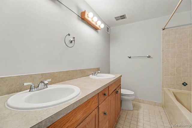 5093 Buckingham, Troy, MI 48098