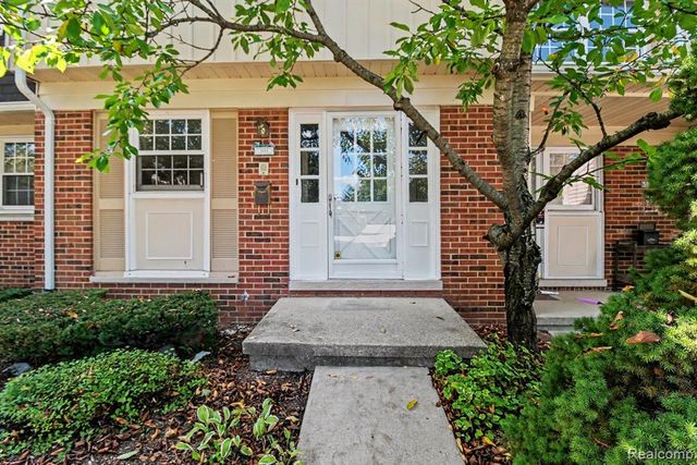 5093 Buckingham, Troy, MI 48098
