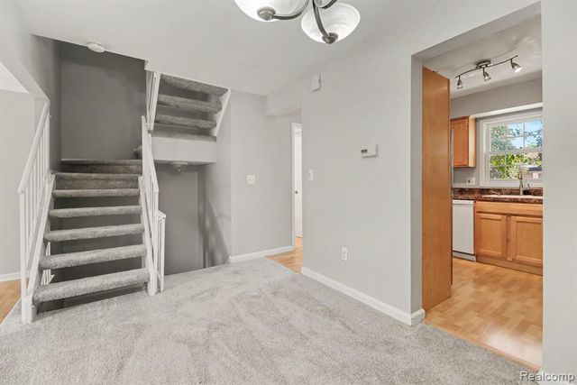 5093 Buckingham, Troy, MI 48098