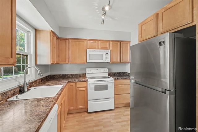 5093 Buckingham, Troy, MI 48098