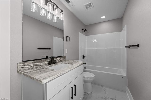 4 Roundtree CIR, Hampton, VA 23661