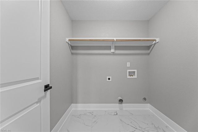 4 Roundtree CIR, Hampton, VA 23661