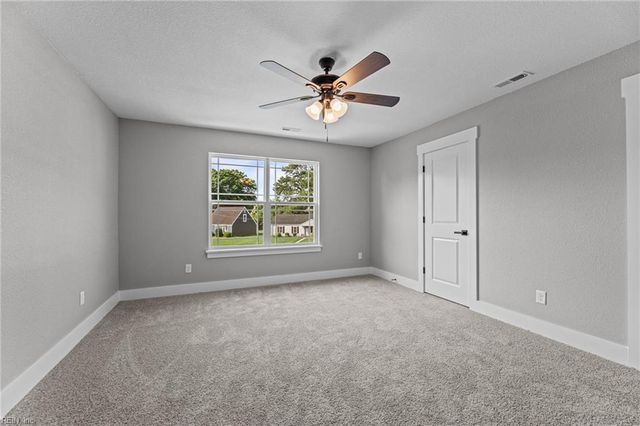 4 Roundtree CIR, Hampton, VA 23661