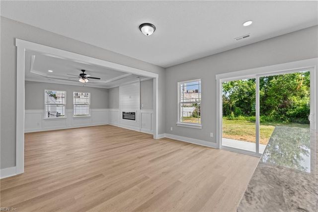 4 Roundtree CIR, Hampton, VA 23661