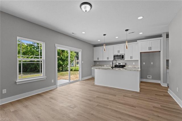 4 Roundtree CIR, Hampton, VA 23661