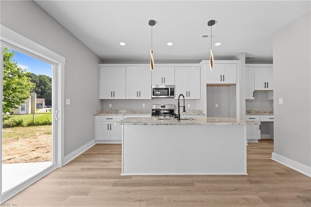 4 Roundtree CIR, Hampton, VA 23661