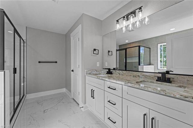 4 Roundtree CIR, Hampton, VA 23661