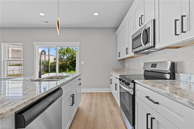 4 Roundtree CIR, Hampton, VA 23661