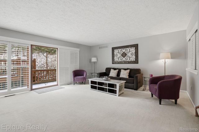 6607 Ridgeview Drive, Independence Charter Township, MI 48346