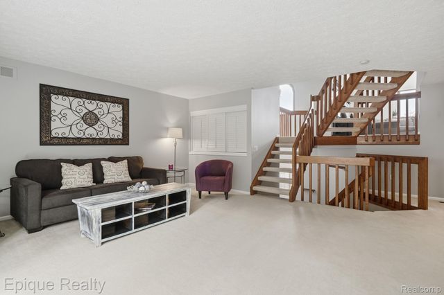 6607 Ridgeview Drive, Independence Charter Township, MI 48346