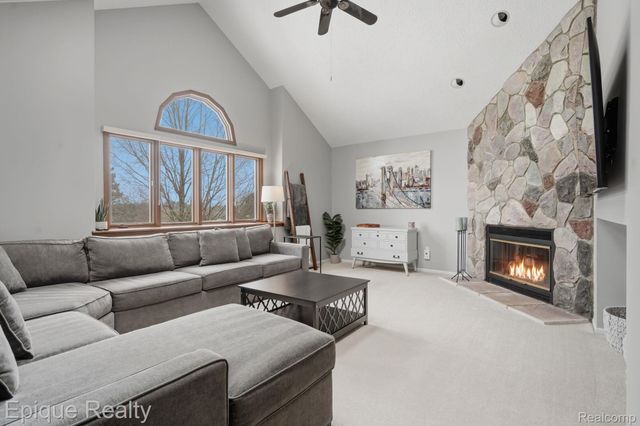 6607 Ridgeview Drive, Independence Charter Township, MI 48346