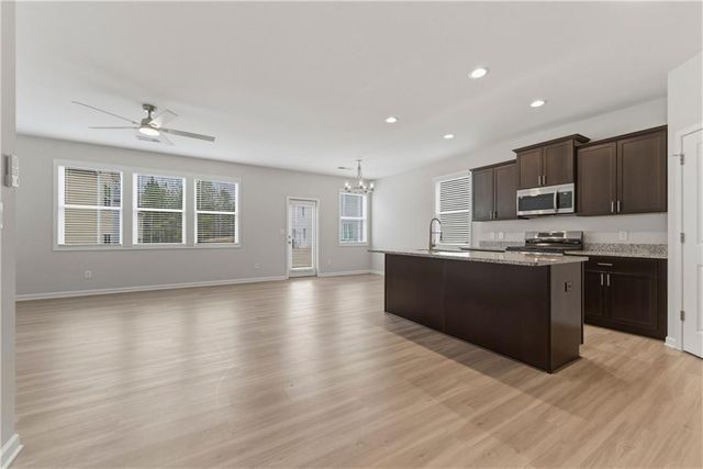 264 Denver Avenue, Hiram, GA 30141