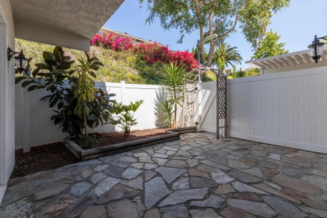 1248 Evergreen Dr, Encinitas, CA 92007