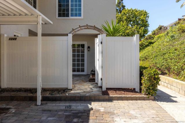 1248 Evergreen Dr, Encinitas, CA 92007