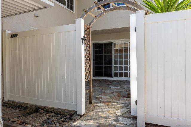 1248 Evergreen Dr, Encinitas, CA 92007