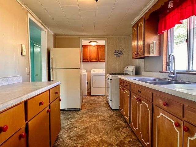 106 Edna Avenue, Highland, AR 72542